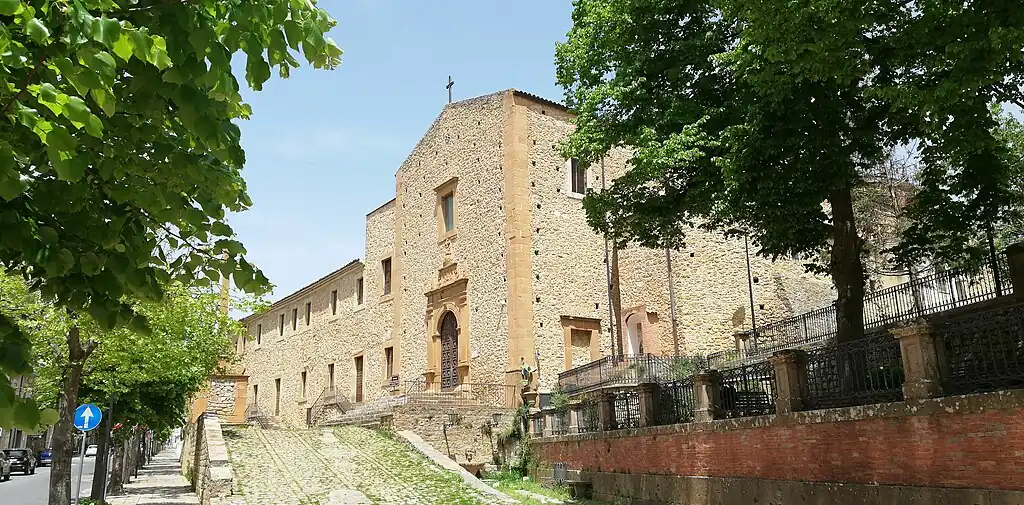 San_Pietro_piazza_armerina Chiesa di San Pietro e le rinnovate strutture del convento dell'Ordine dei frati minori osservanti.