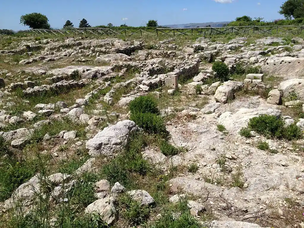 palazzolo_acreide_akrai Resti del tempio di Afrodide ad Akrai.